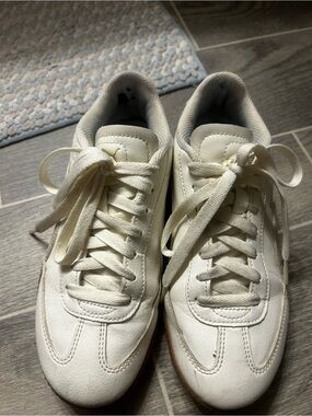 Puma Women’s White Leather Low-Top Sneakers